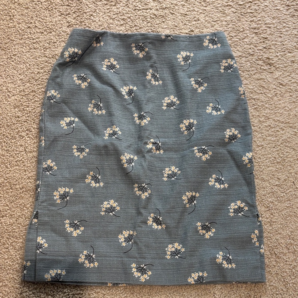 LOFT Gray Floral Pencil Skirt
